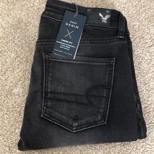 NWT American Eagle black ripped jeggings size 6